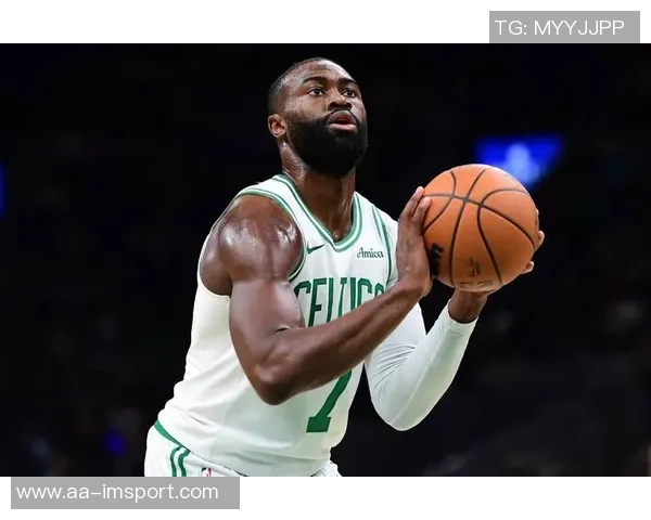 杰伦布朗上半场表现出色10投6中砍下17分正负值高达22助力球队领先